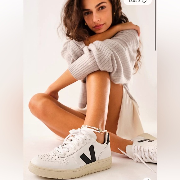 Veja Women's White and Black Sneakers - Picture 5 of 9
